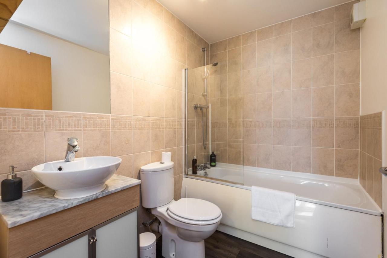 Modern Spacious 3 Bedroom City Centre Apartment - Free Parking - Private Balcony EDI Exterior foto