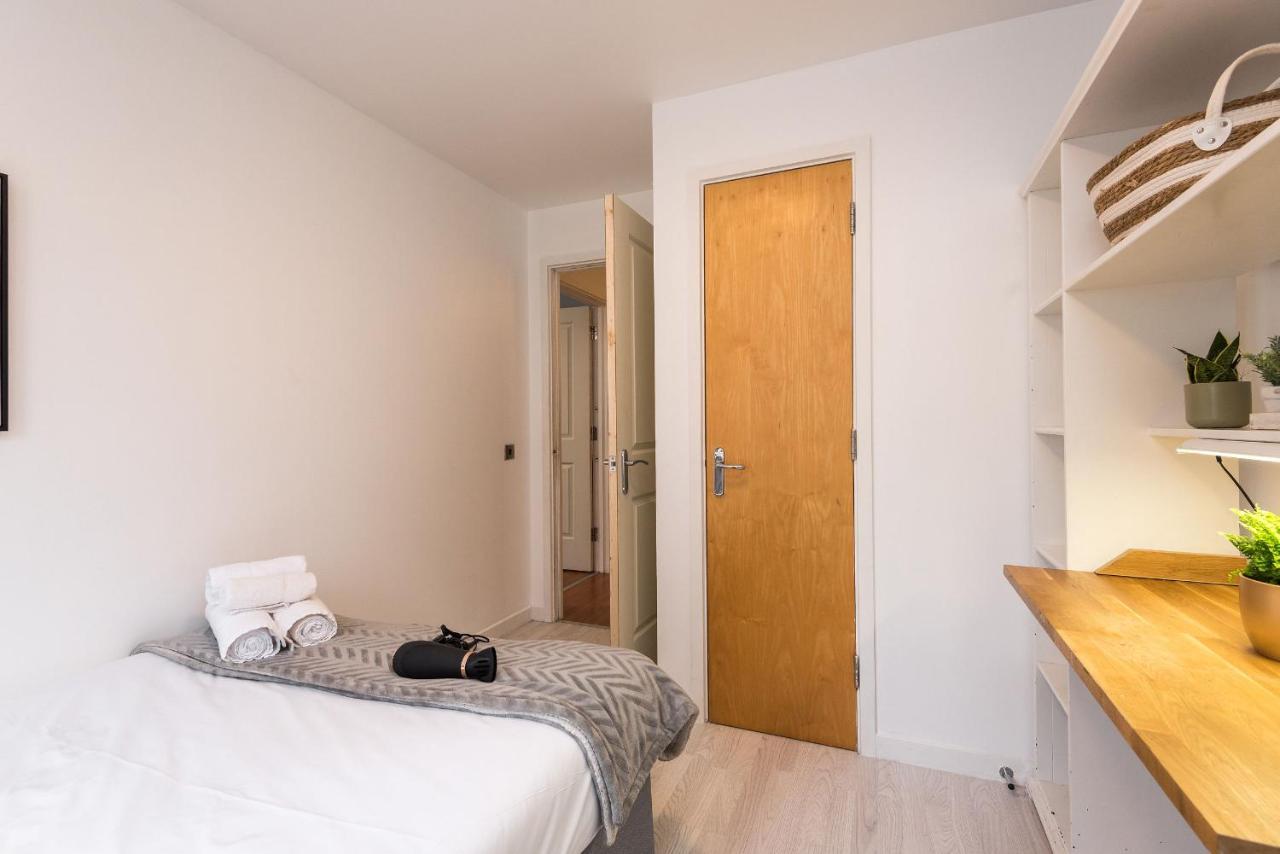 Modern Spacious 3 Bedroom City Centre Apartment - Free Parking - Private Balcony EDI Exterior foto