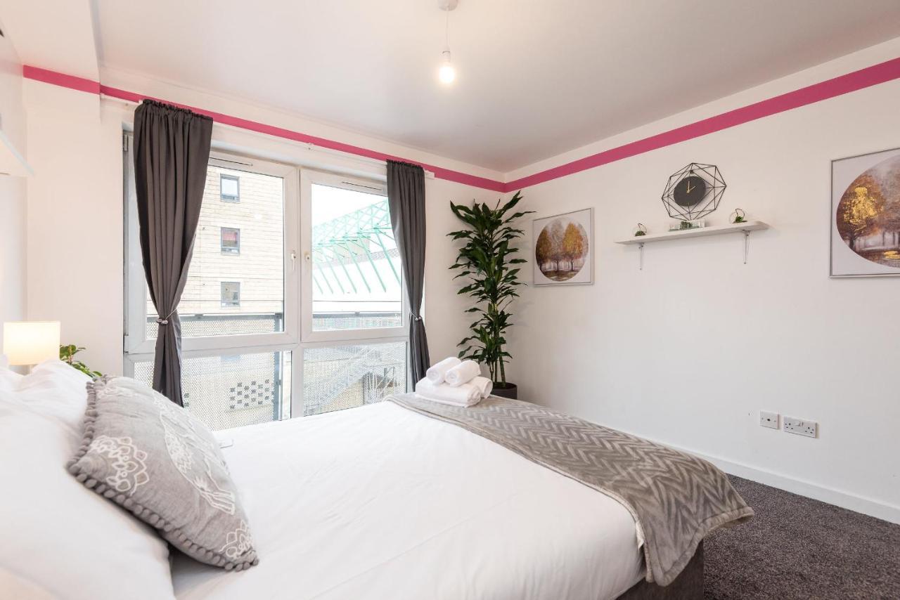 Modern Spacious 3 Bedroom City Centre Apartment - Free Parking - Private Balcony EDI Exterior foto