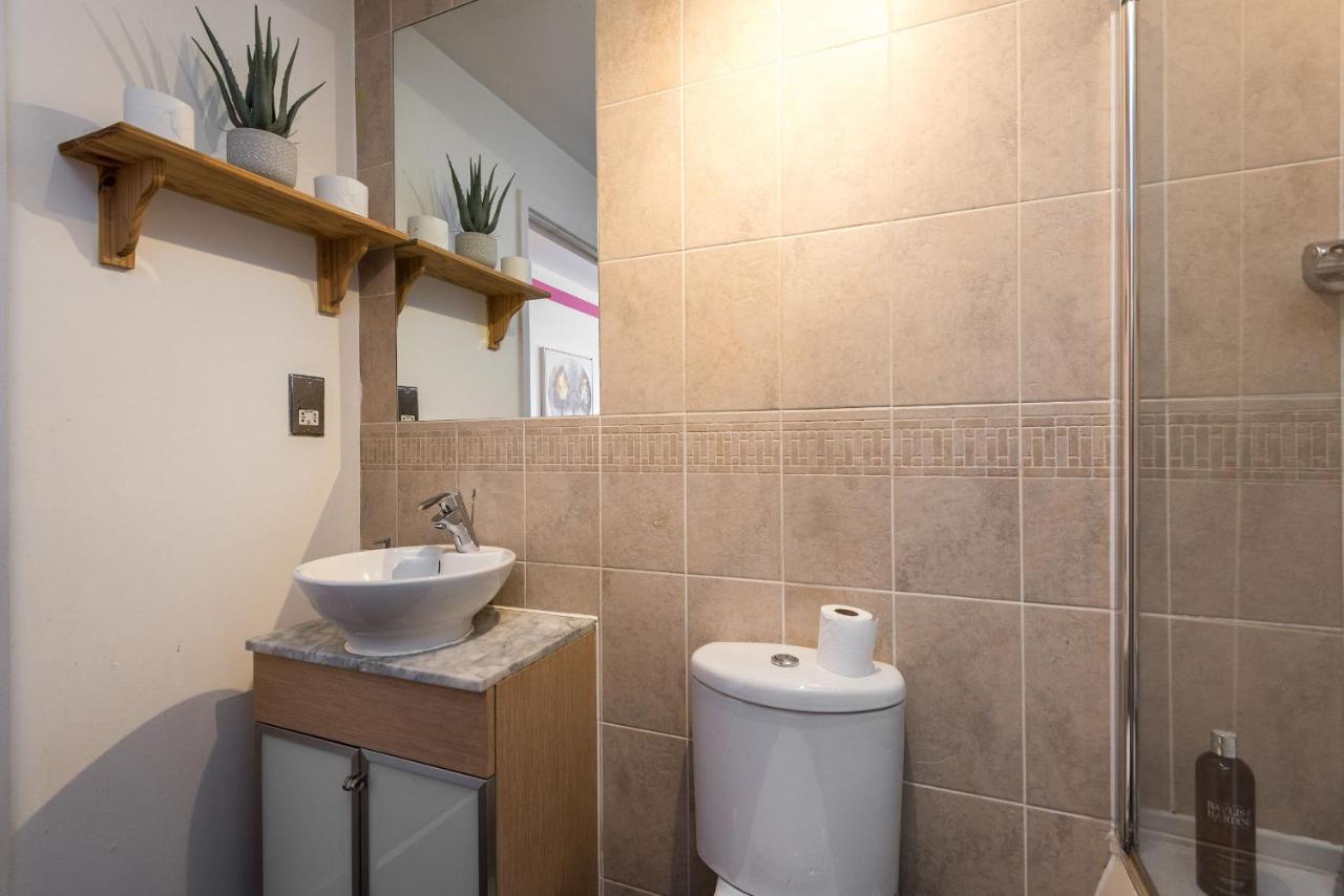 Modern Spacious 3 Bedroom City Centre Apartment - Free Parking - Private Balcony EDI Exterior foto