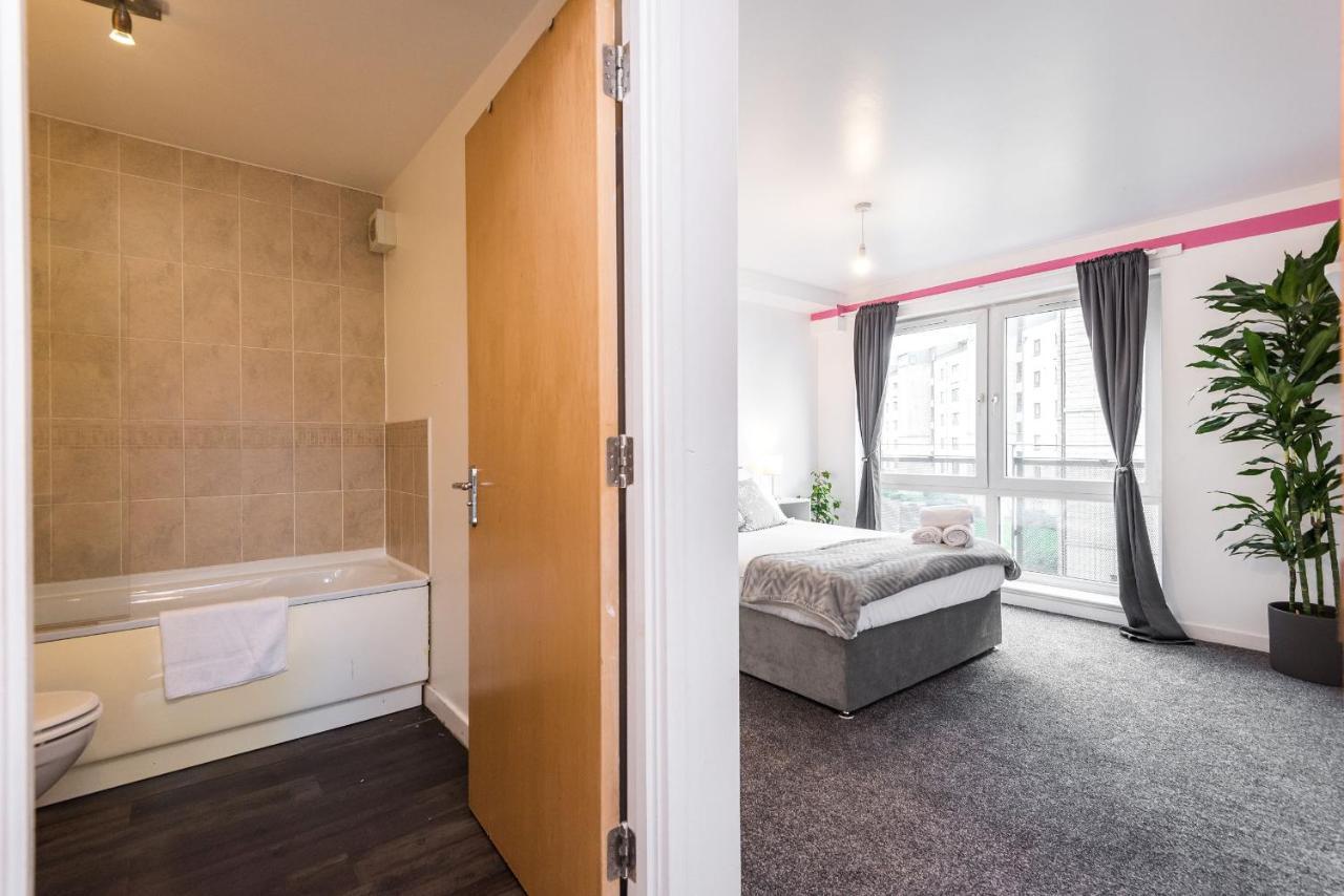 Modern Spacious 3 Bedroom City Centre Apartment - Free Parking - Private Balcony EDI Exterior foto