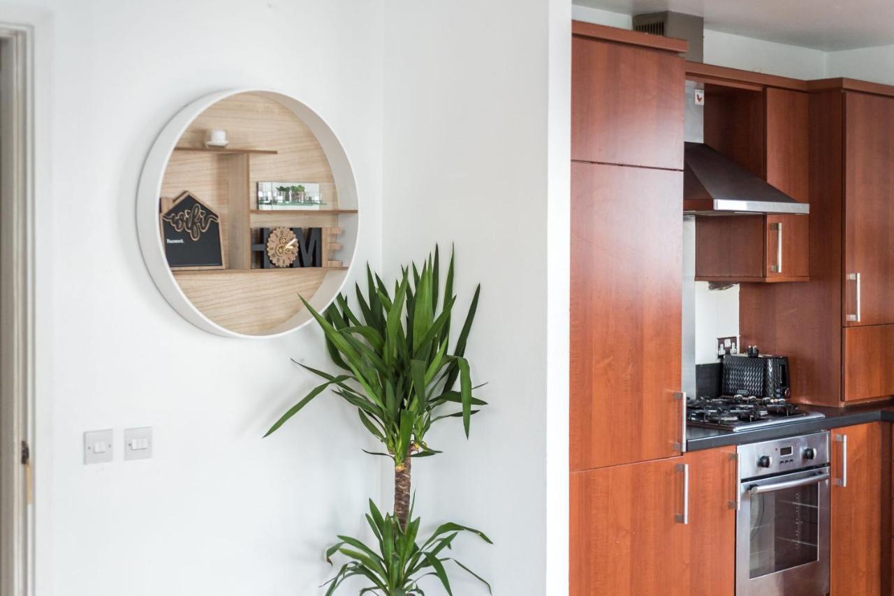 Modern Spacious 3 Bedroom City Centre Apartment - Free Parking - Private Balcony EDI Exterior foto