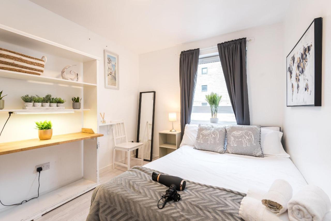 Modern Spacious 3 Bedroom City Centre Apartment - Free Parking - Private Balcony EDI Exterior foto