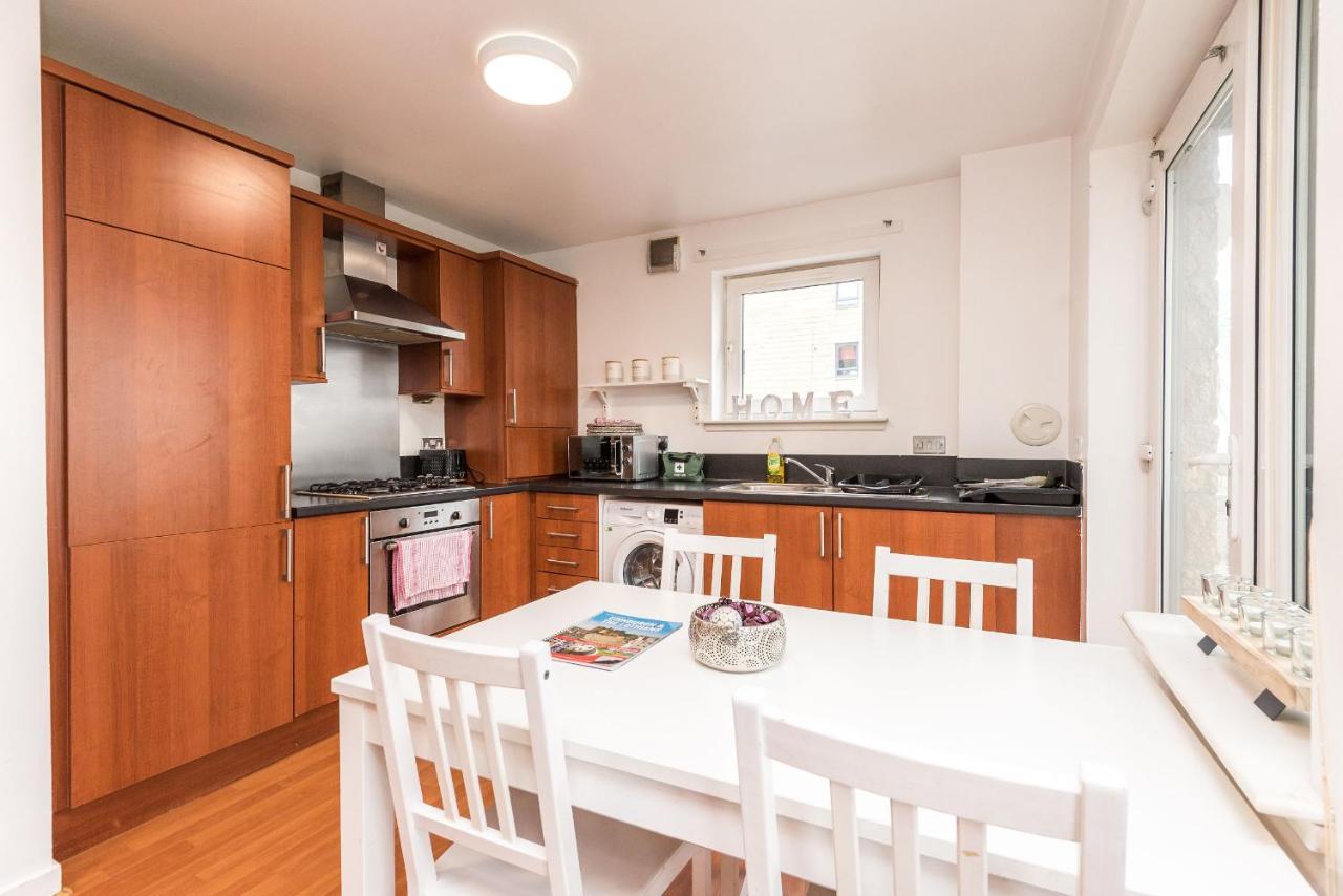 Modern Spacious 3 Bedroom City Centre Apartment - Free Parking - Private Balcony EDI Exterior foto